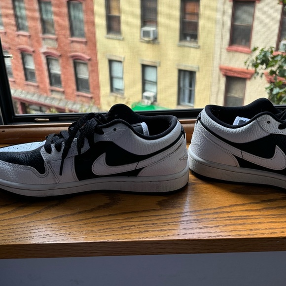 Air Jordan 1 Low SE Split Homage (Women's) - Picture 7 of 9